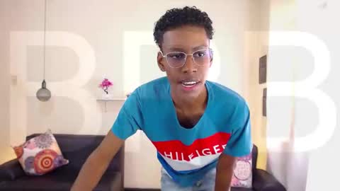 Snapshot of maiki18 chatting on February 2025 02:31:02 PM I am Maik online show from February 2025 02:31:02 PM