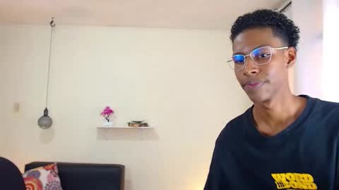 Snapshot of maiki18 chatting on March 2025 05:16:02 PM I am Maik online show from March 2025 05:16:02 PM