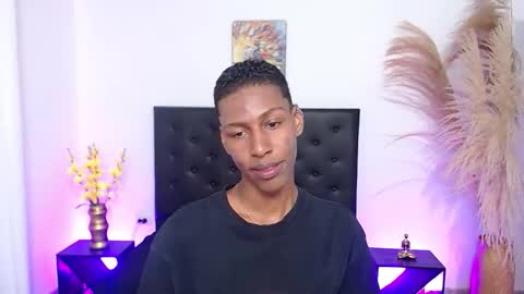 Snapshot of maiki18 chatting on November 2025 01:57:01 PM I am Maik online show from November 2025 01:57:01 PM