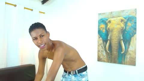 Snapshot of maiki18 chatting on November 2025 09:24:02 PM I am Maik online show from November 2025 09:24:02 PM