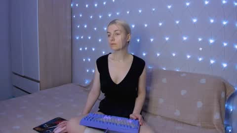 Your kitty online show from November 2025 04:06:02 PM