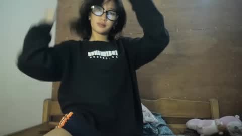 Snapshot of makelovewithzy chatting on March 2025 03:51:01 PM Ling and John online show from March 2025 03:51:01 PM