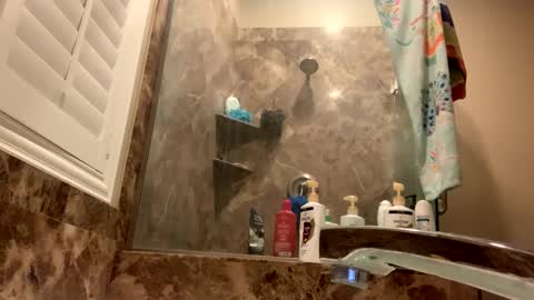 Snapshot of makeouthilldani chatting on December 2024 01:47:01 PM hokulani online show from December 2024 01:47:01 PM