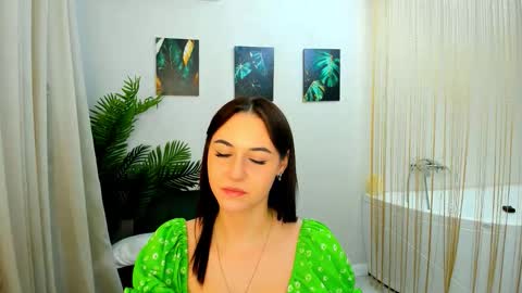 Snapshot of makeyouehappy chatting on December 2025 12:21:02 PM makeyouehappy online show from December 2025 12:21:02 PM