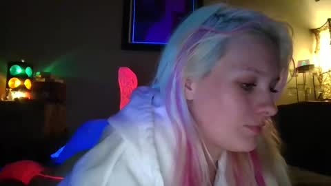 Snapshot of makinziirain chatting on March 2026 06:25:02 AM KarizmaticKitten online show from March 2026 06:25:02 AM