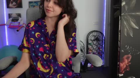 Snapshot of makiyahbelle2 chatting on December 2024 09:50:02 AM MakiyahBelle online show from December 2024 09:50:02 AM