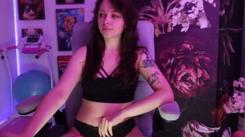 Snapshot of makiyahbelle2 chatting on February 2025 09:56:02 AM MakiyahBelle online show from February 2025 09:56:02 AM