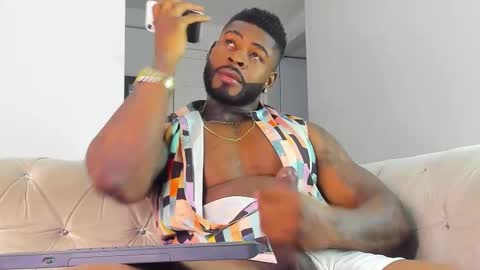 Snapshot of makonneen chatting on November 2025 03:30:02 AM Makonnen online show from November 2025 03:30:02 AM