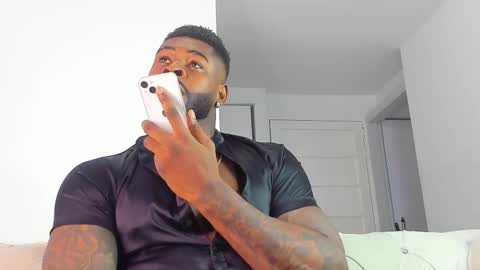 Snapshot of makonneen chatting on November 2025 04:14:02 AM Makonnen online show from November 2025 04:14:02 AM