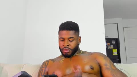 Snapshot of makonneen chatting on November 2025 08:35:01 AM Makonnen online show from November 2025 08:35:01 AM