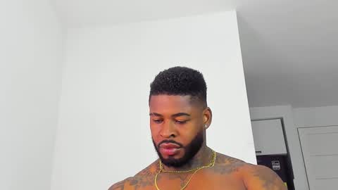 Snapshot of makonneen chatting on November 2025 11:23:02 AM Makonnen online show from November 2025 11:23:02 AM