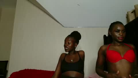 Snapshot of malani_malia chatting on November 2025 04:06:01 PM malani_malia online show from November 2025 04:06:01 PM