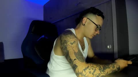 Snapshot of male_pussy chatting on November 2025 04:34:01 AM ADAM online show from November 2025 04:34:01 AM