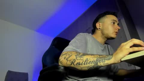 Snapshot of male_pussy chatting on November 2025 04:01:02 AM ADAM online show from November 2025 04:01:02 AM