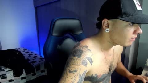 Snapshot of male_pussy chatting on February 2026 04:05:02 PM ADAM online show from February 2026 04:05:02 PM