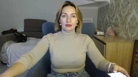 Snapshot of mallinia chatting on December 2025 12:53:02 PM mallinia online show from December 2025 12:53:02 PM