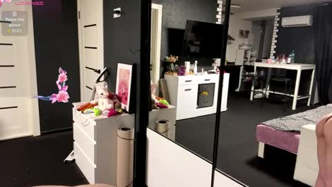 Nicole online show from April 2026 07:17:02 PM