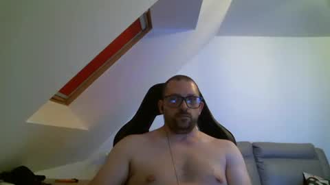 Snapshot of malou2927 chatting on April 2026 09:56:02 PM breton online show from April 2026 09:56:02 PM