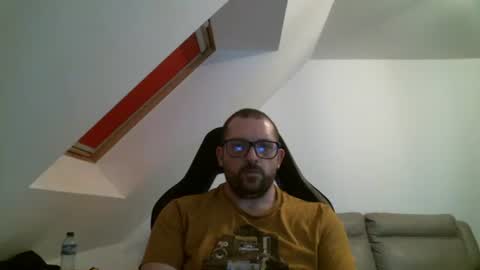 Snapshot of malou2927 chatting on May 2026 08:37:01 PM breton online show from May 2026 08:37:01 PM