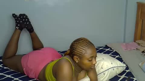 Snapshot of mama_pussie chatting on December 2025 12:25:02 PM mama_pussie online show from December 2025 12:25:02 PM