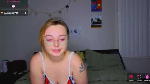 MamiCloudz online show from October 2025 12:11:01 AM