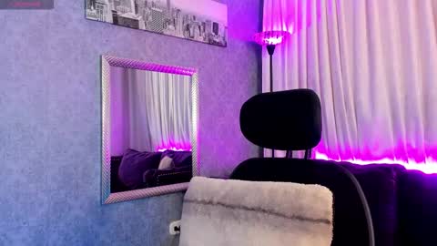 Snapshot of mamushka_ chatting on November 2025 09:25:02 PM online show from November 2025 09:25:02 PM