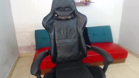 man_san11 online show from November 2025 05:53:01 PM