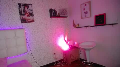 manelyke online show from October 2025 08:30:02 PM