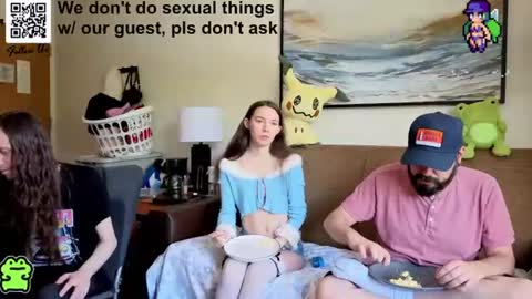 Snapshot of manicpixiedreamfrog chatting on June 2026 03:27:01 PM manicpixiedreamfrog online show from June 2026 03:27:01 PM