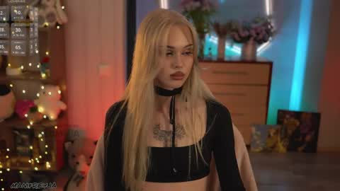 Amelie online show from April 2026 08:11:02 PM