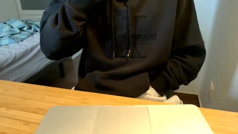 manu97k online show from December 2025 12:02:02 PM