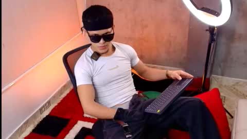 Manuel online show from March 2026 10:03:01 PM