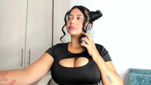 Snapshot of manuela_anderson chatting on November 2025 02:21:01 PM MANUELA online show from November 2025 02:21:01 PM