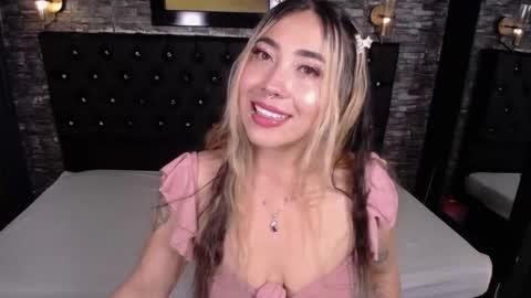 Snapshot of manuelaveelez chatting on November 2025 04:13:02 AM Manuela online show from November 2025 04:13:02 AM