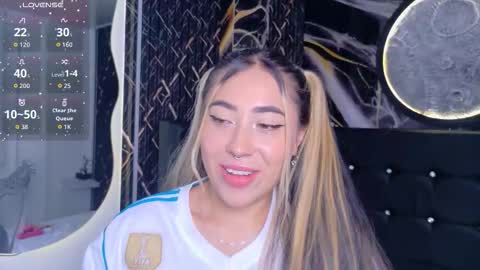 Snapshot of manuelaveelez chatting on November 2025 04:38:01 AM Manuela online show from November 2025 04:38:01 AM