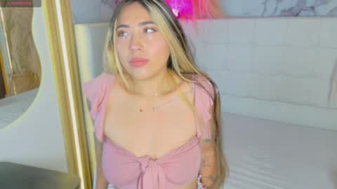 Snapshot of manuelaveelez chatting on December 2025 08:05:01 PM Manuela online show from December 2025 08:05:01 PM