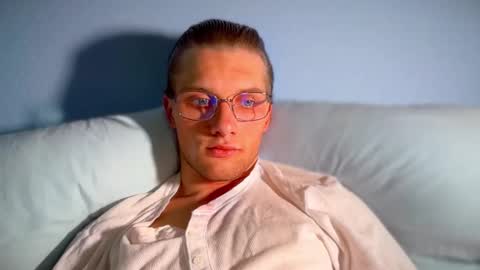 Snapshot of manxoliday chatting on December 2025 08:04:02 PM manxoliday online show from December 2025 08:04:02 PM