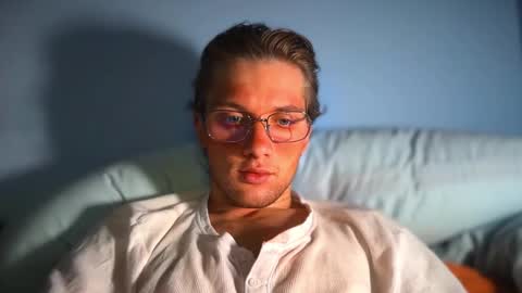 Snapshot of manxoliday chatting on December 2025 02:27:01 AM manxoliday online show from December 2025 02:27:01 AM