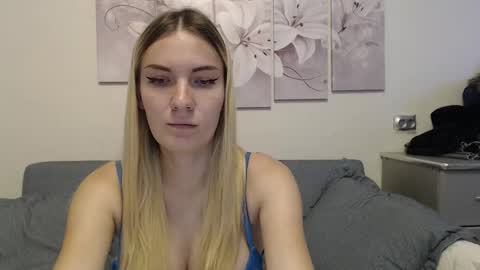 Snapshot of manyamania chatting on October 2025 08:01:01 AM Prosto Maria online show from October 2025 08:01:01 AM