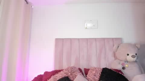 Snapshot of mara_sans chatting on June 2026 08:19:02 PM Mara online show from June 2026 08:19:02 PM