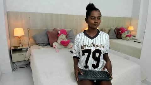Snapshot of mara_sinclair chatting on June 2026 07:16:02 PM Mara Sinclair online show from June 2026 07:16:02 PM