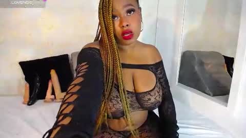 mara_thompsonn online show from June 2026 12:42:02 PM