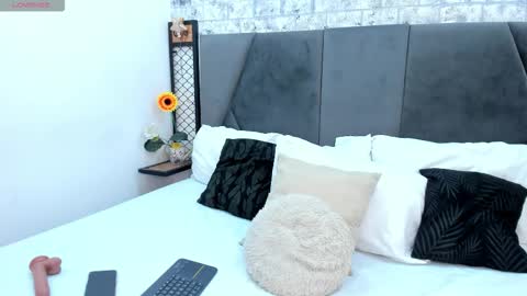 Maray Lous  online show from November 2025 09:28:01 PM