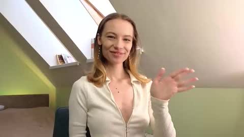 Snapshot of margareata chatting on October 2025 07:05:02 AM - Alisa online show from October 2025 07:05:02 AM