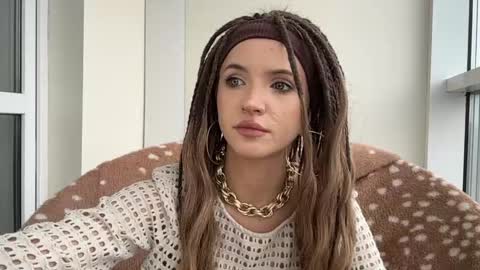 Emily online show from May 2026 09:15:01 AM