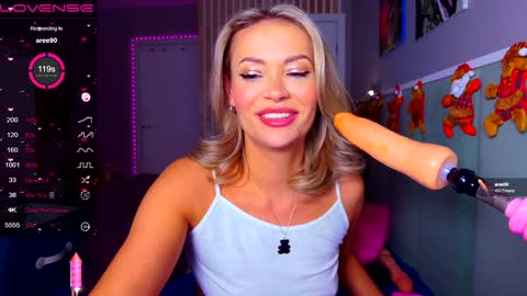 Snapshot of margohotty chatting on December 2024 08:22:02 AM Margo for you online show from December 2024 08:22:02 AM