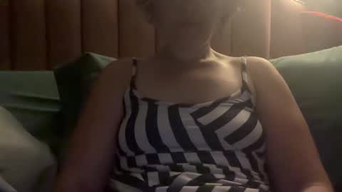 Elle online show from October 2025 03:10:02 AM