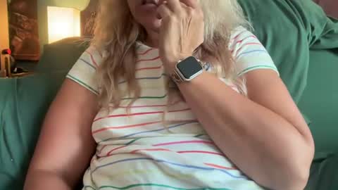 Snapshot of margolane chatting on July 2026 08:18:02 PM Elle online show from July 2026 08:18:02 PM