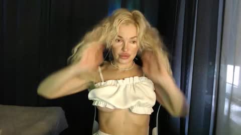 Snapshot of margoo_77 chatting on October 2025 03:43:02 AM Margoo online show from October 2025 03:43:02 AM