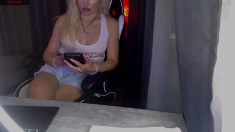 Snapshot of margoo_77 chatting on November 2025 04:47:01 AM Margoo online show from November 2025 04:47:01 AM